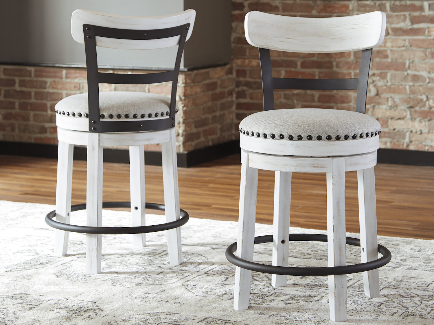 Valebeck Counter Height Bar Stool