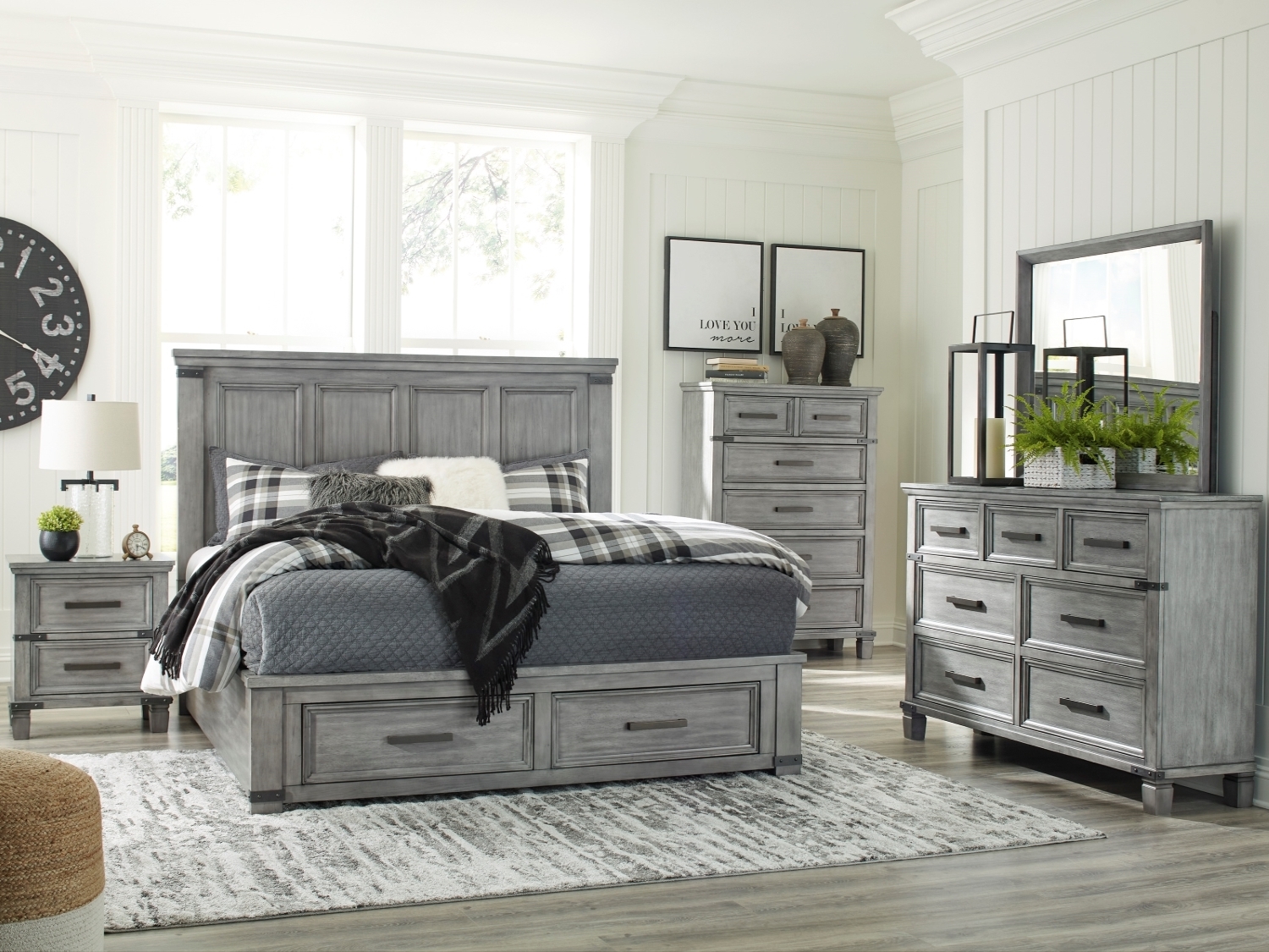 With Five Drawer Chest