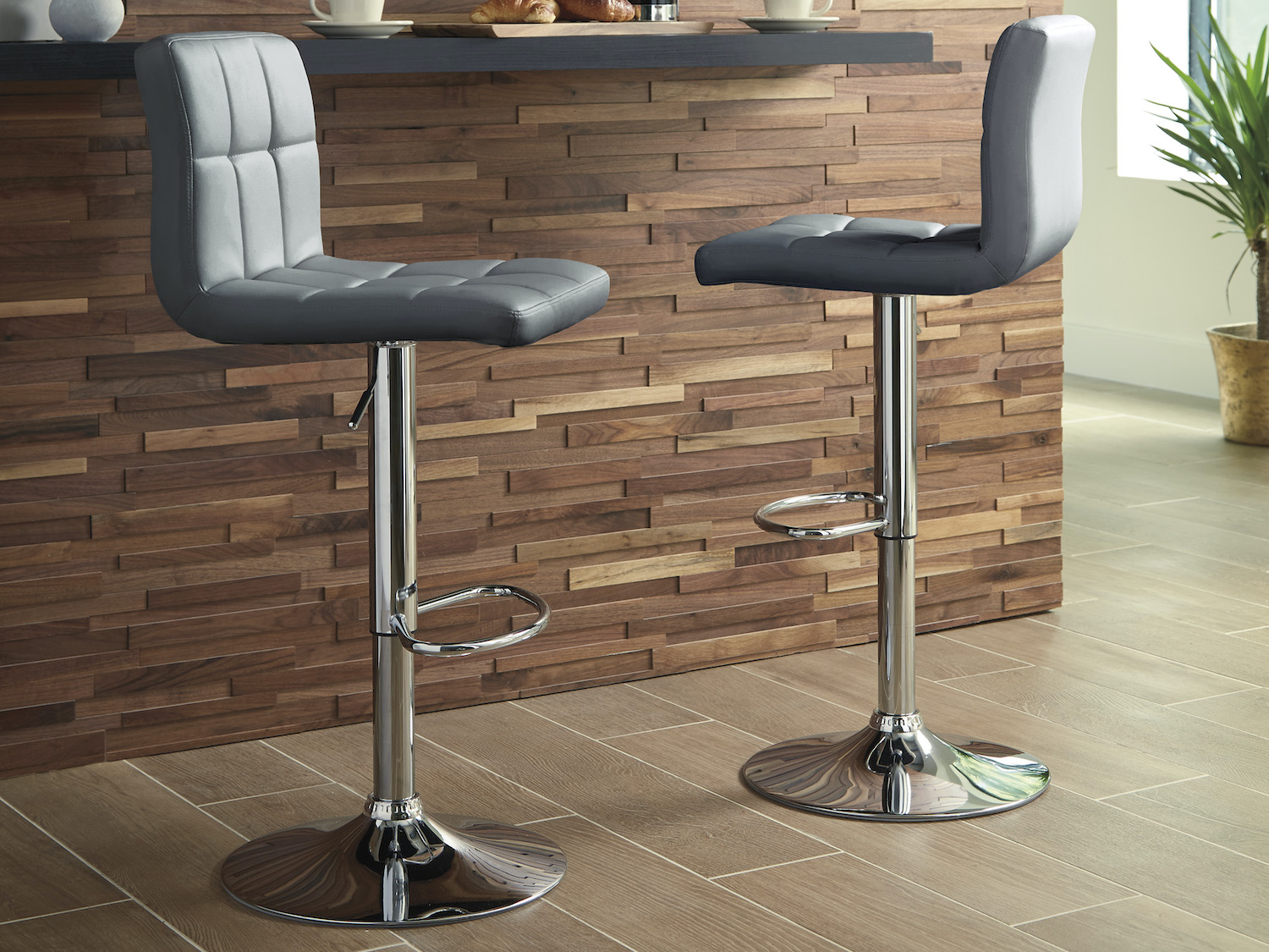 Bellatier Bar Stool (Grey)
