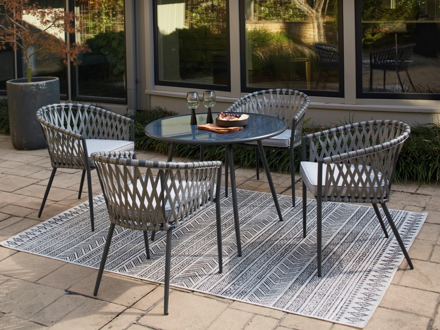 Palm Bliss Outdoor Dining Table and 4 Chairs